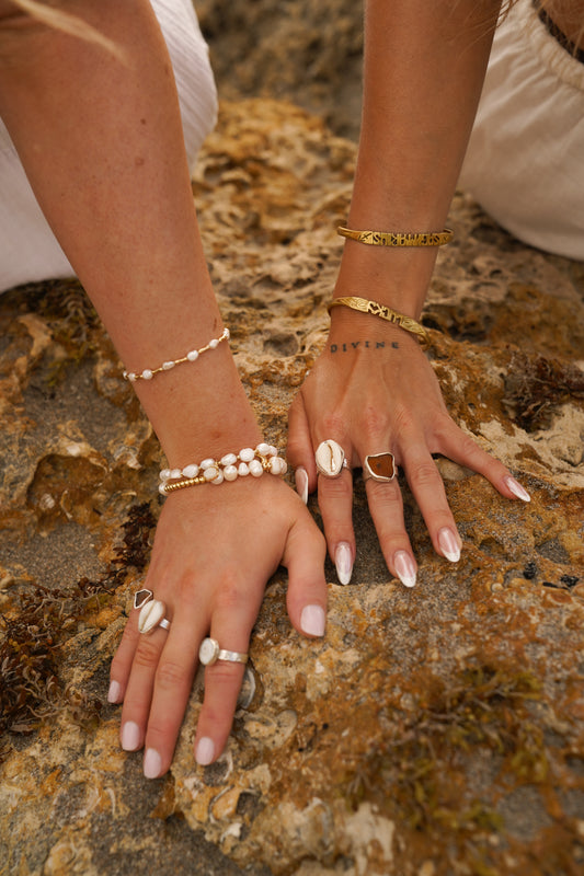 cowrie shell ring- plain bezel