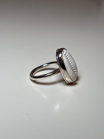 cowrie shell ring- plain bezel